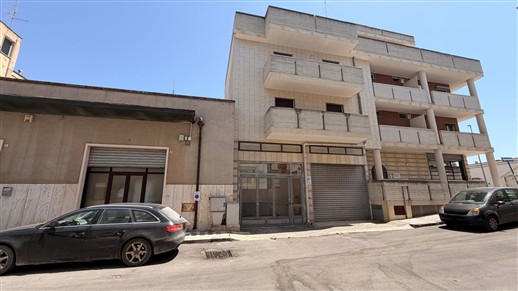 Centrale Appartamento Di 3 Vani & Acc. Buono Stato, Doppia Esposizione e Box.